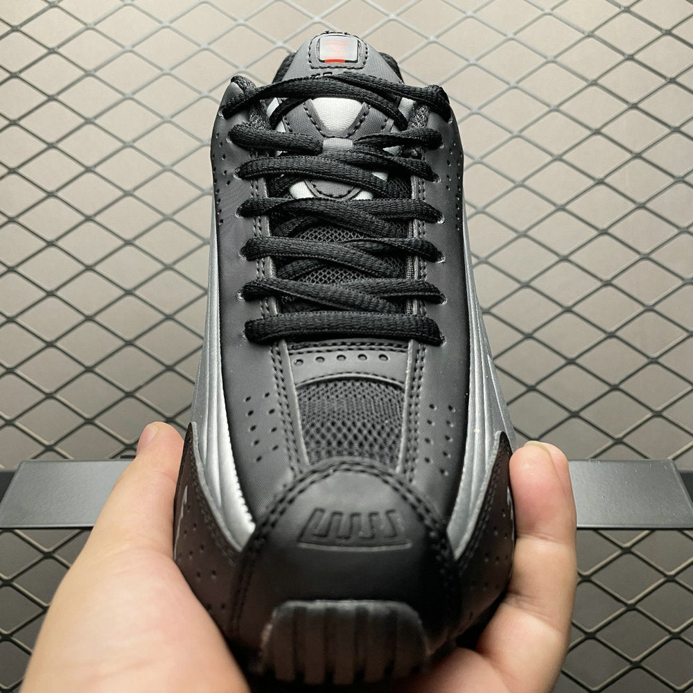 Scarpe Sneakers Shox R4 Metallic Silver