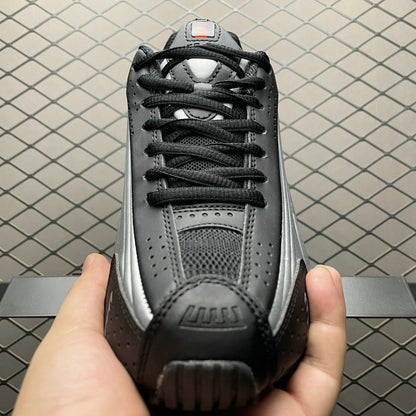 Scarpe Sneakers Shox R4 Metallic Silver