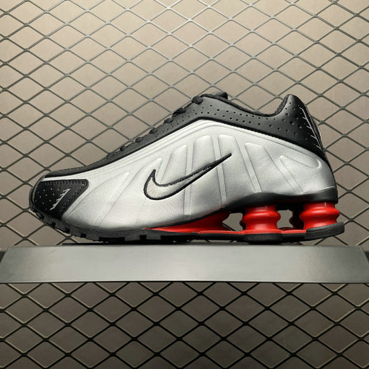 Scarpe Sneakers Shox R4 Metallic Silver