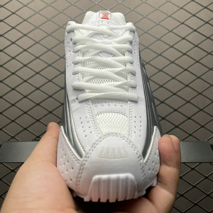 Scarpe Sneakers Shox R4 White